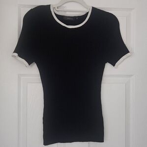 Black tshirt white collar